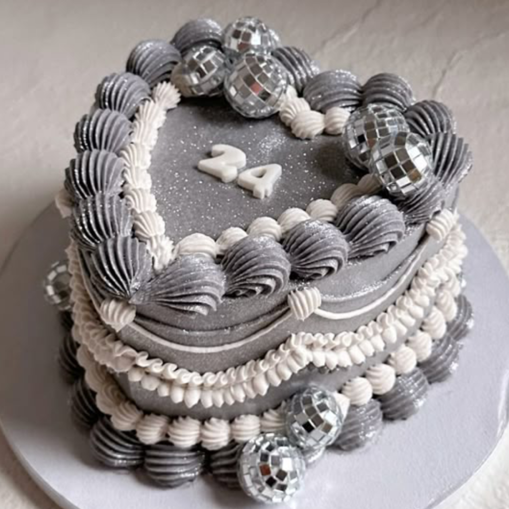 Torta per un 18° compleanno, al cioccolato con fiorellini in pasta di Torta per un 18° compleanno, al cioccolato con fiorellini in pasta di